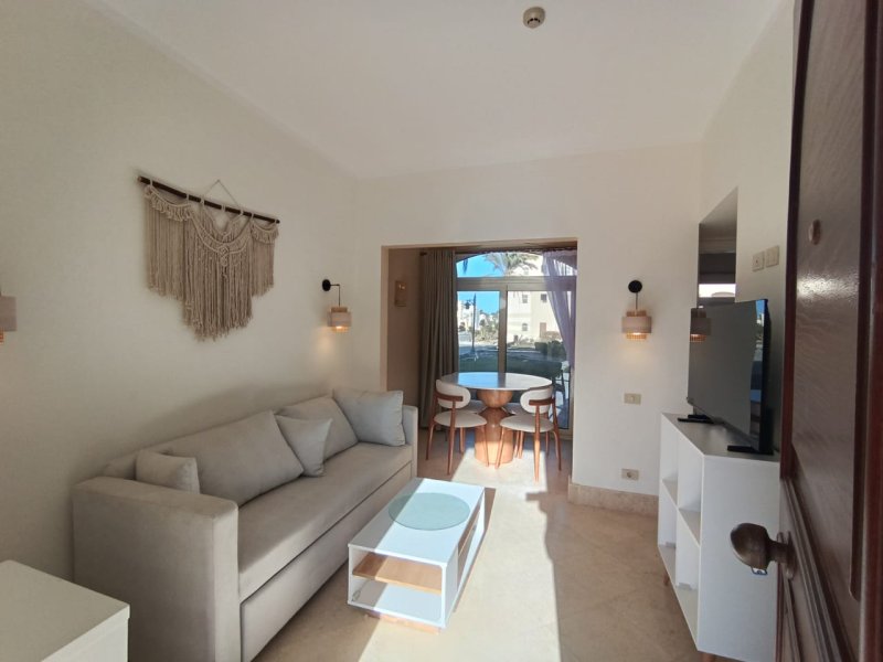 Fully Furnished Modern 1-Bedroom Apartment